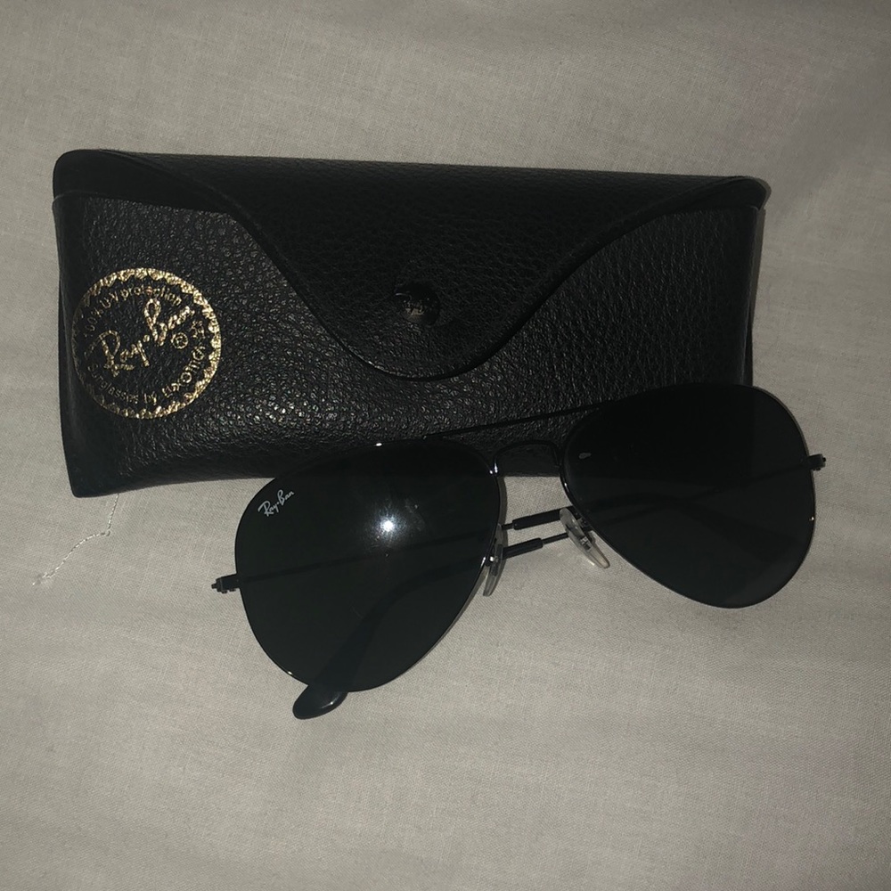 Black Aviator Ray-Bans